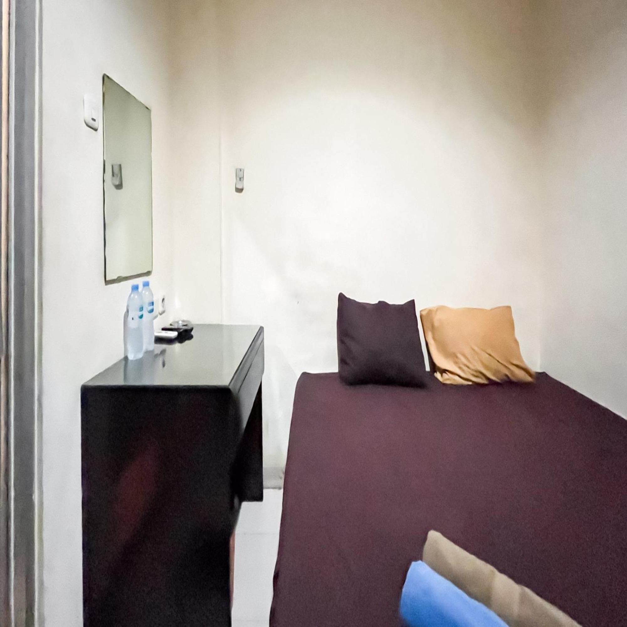 Arcadia Rooms Redpartner Giacarta Esterno foto