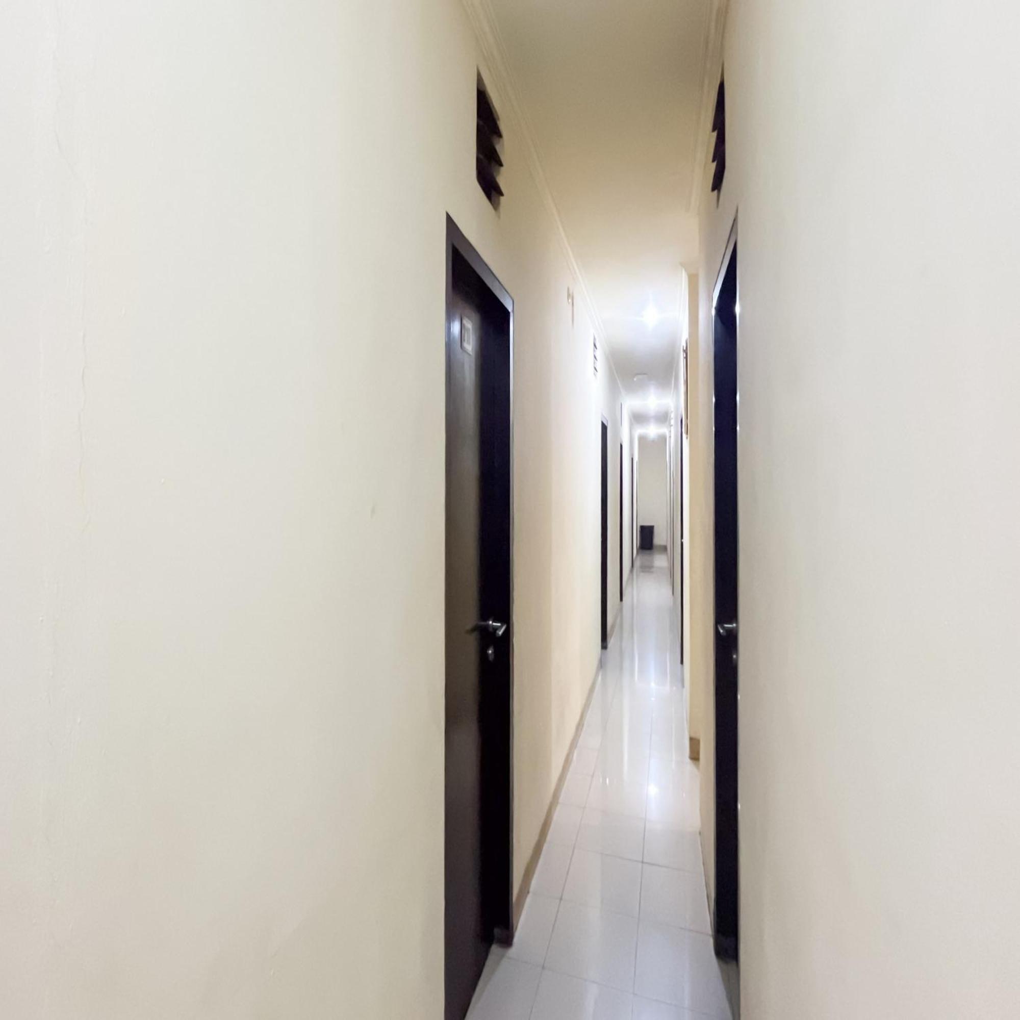 Arcadia Rooms Redpartner Giacarta Esterno foto