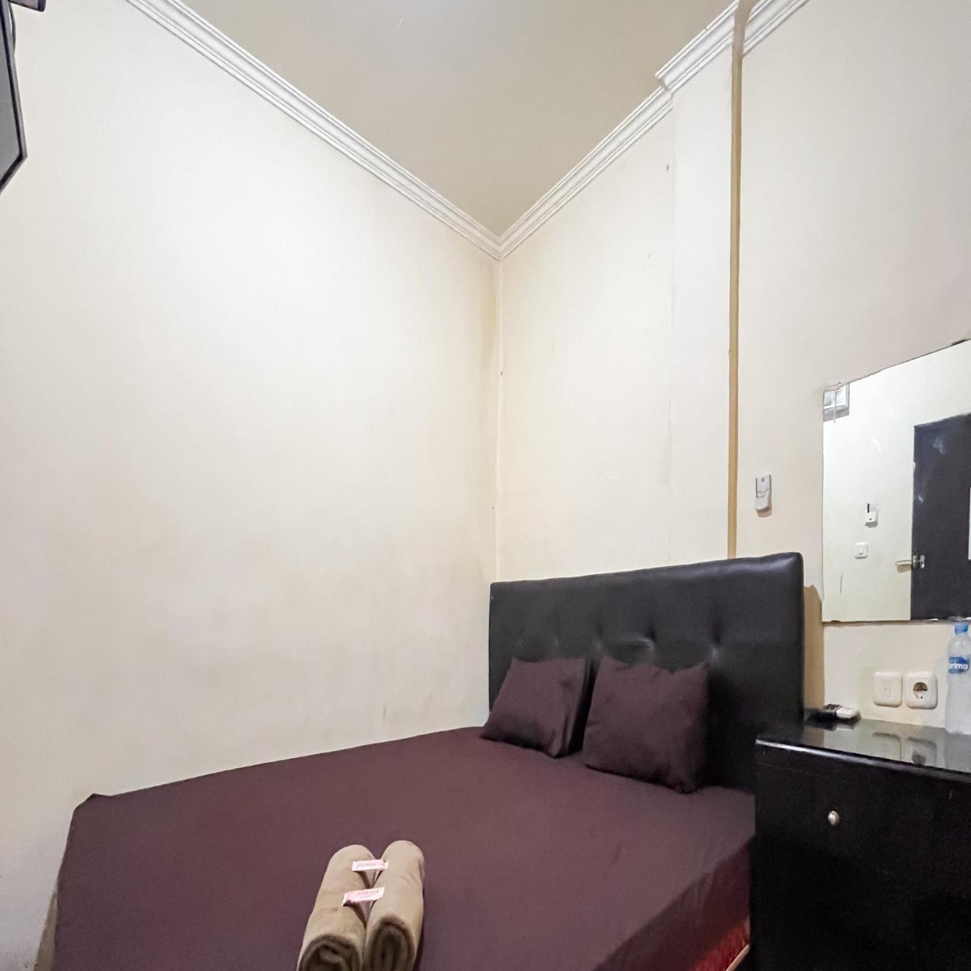 Arcadia Rooms Redpartner Giacarta Esterno foto