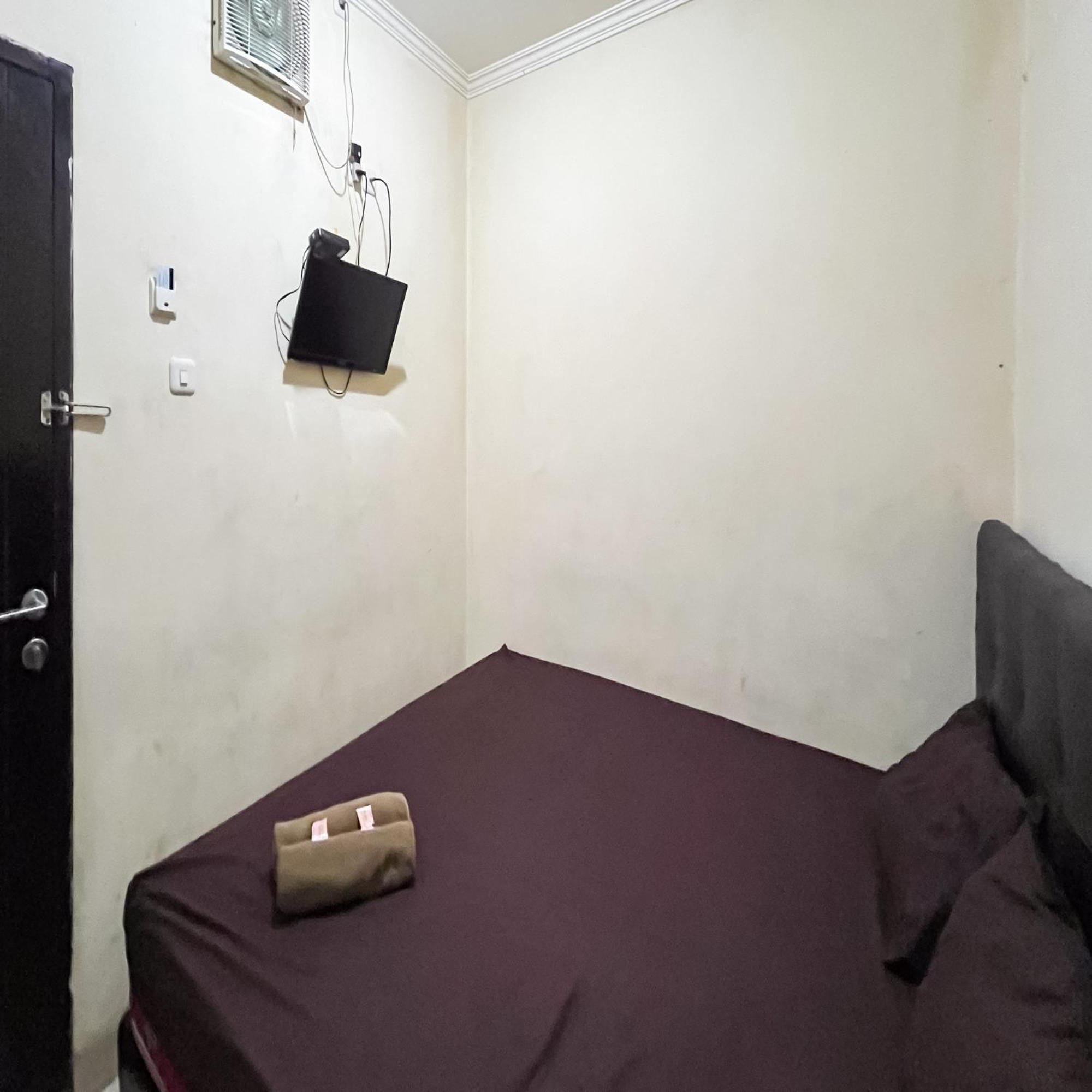 Arcadia Rooms Redpartner Giacarta Esterno foto