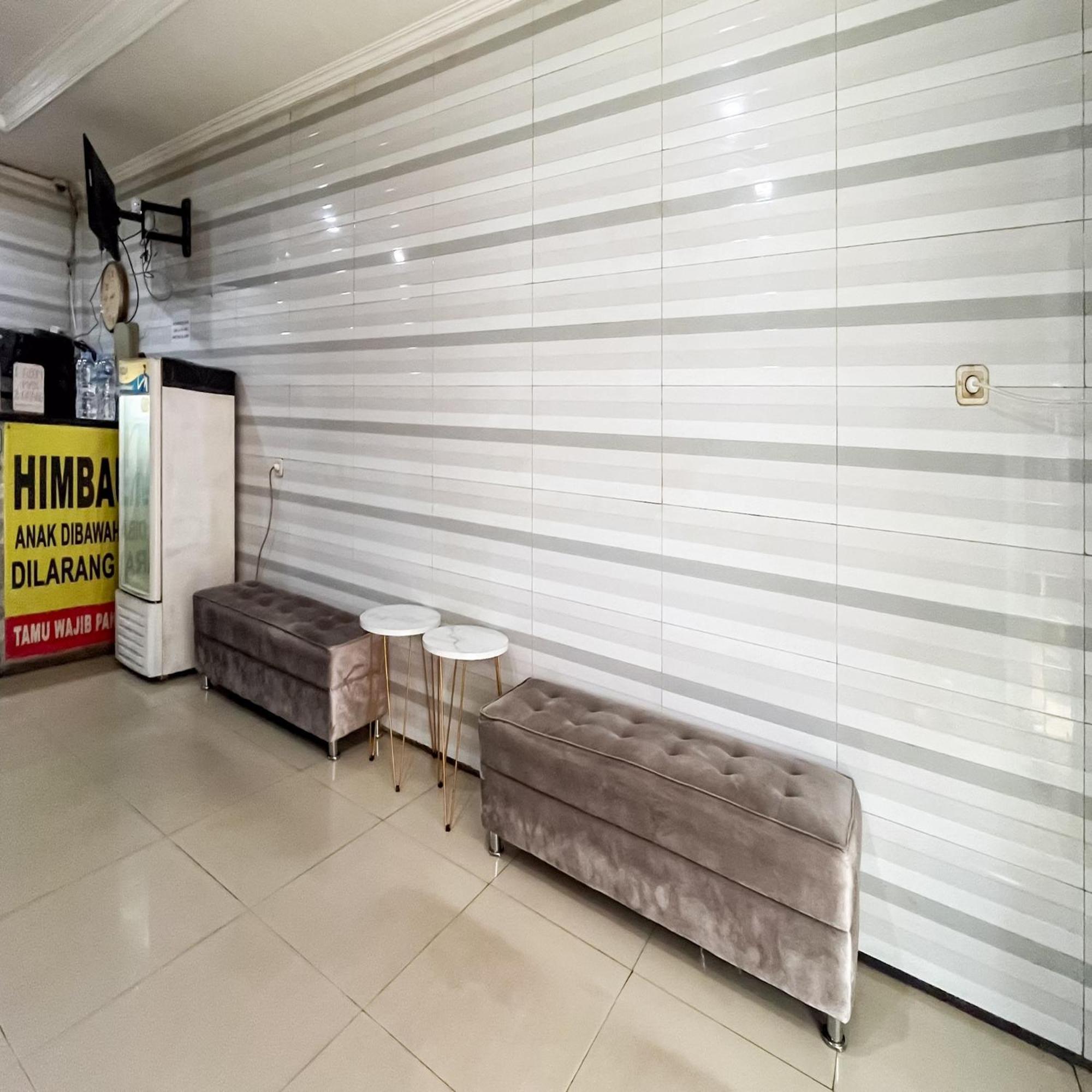 Arcadia Rooms Redpartner Giacarta Esterno foto