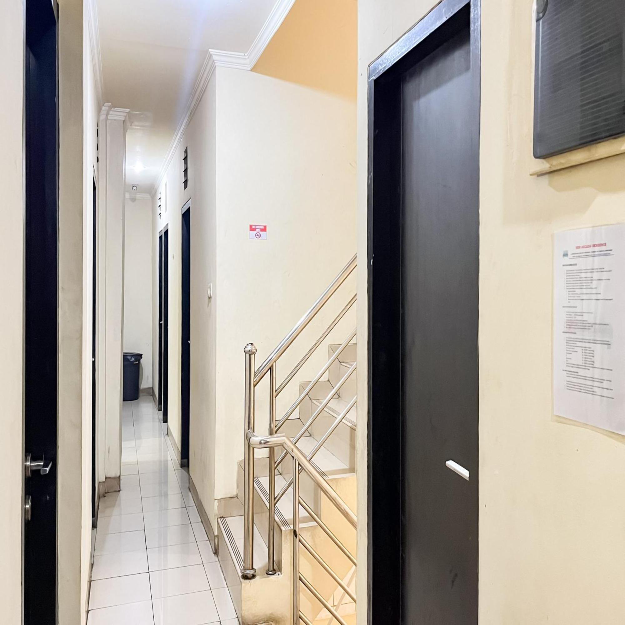 Arcadia Rooms Redpartner Giacarta Esterno foto