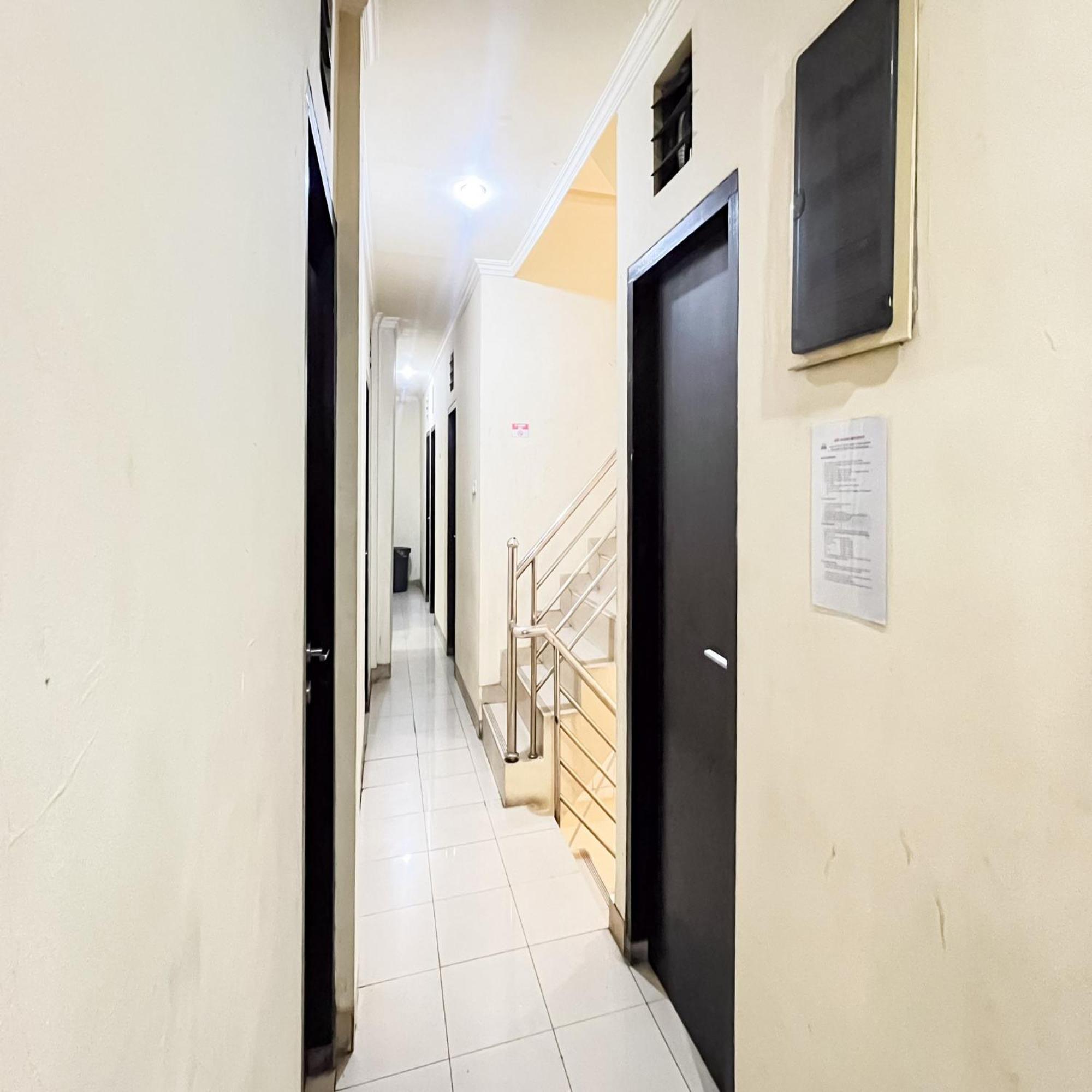 Arcadia Rooms Redpartner Giacarta Esterno foto