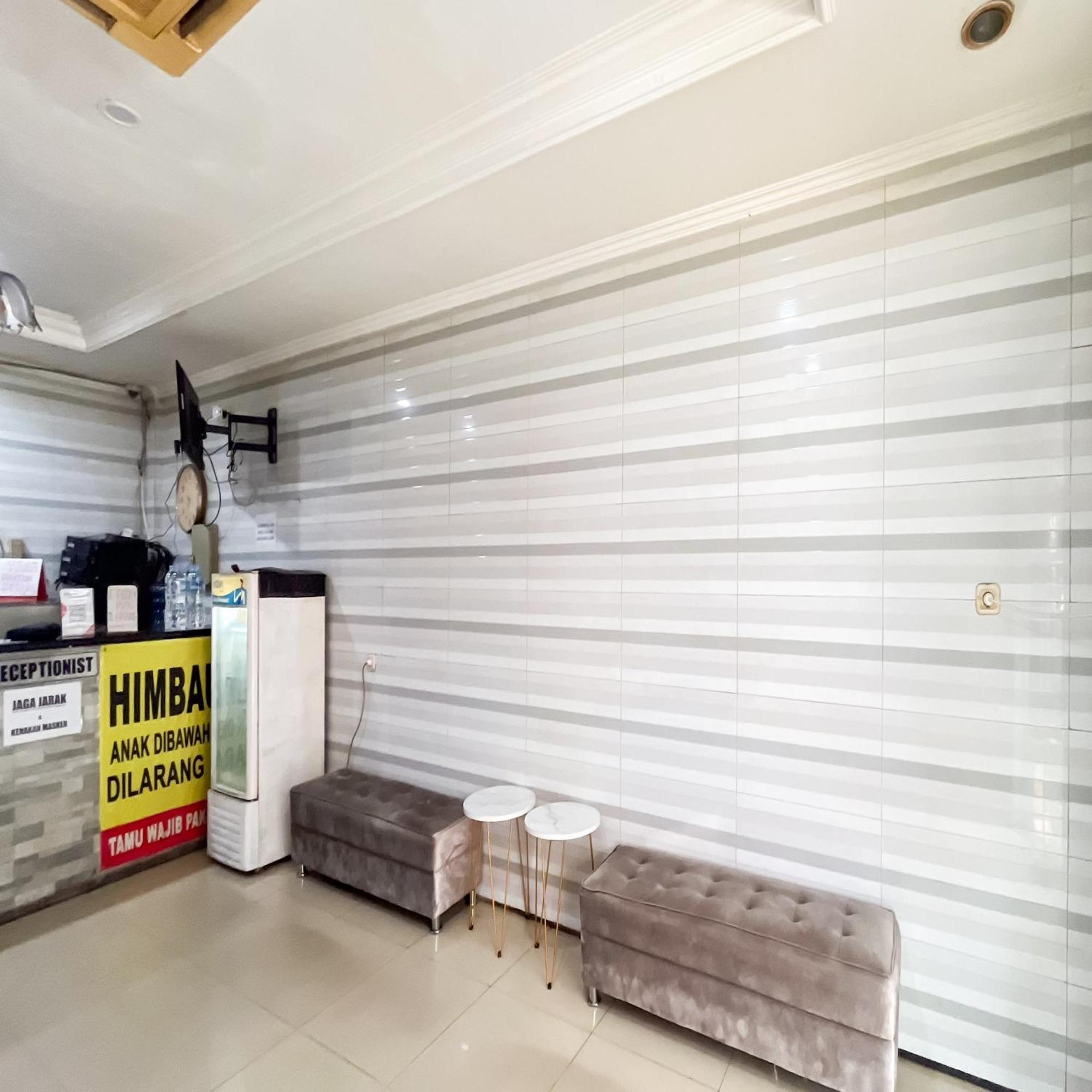Arcadia Rooms Redpartner Giacarta Esterno foto