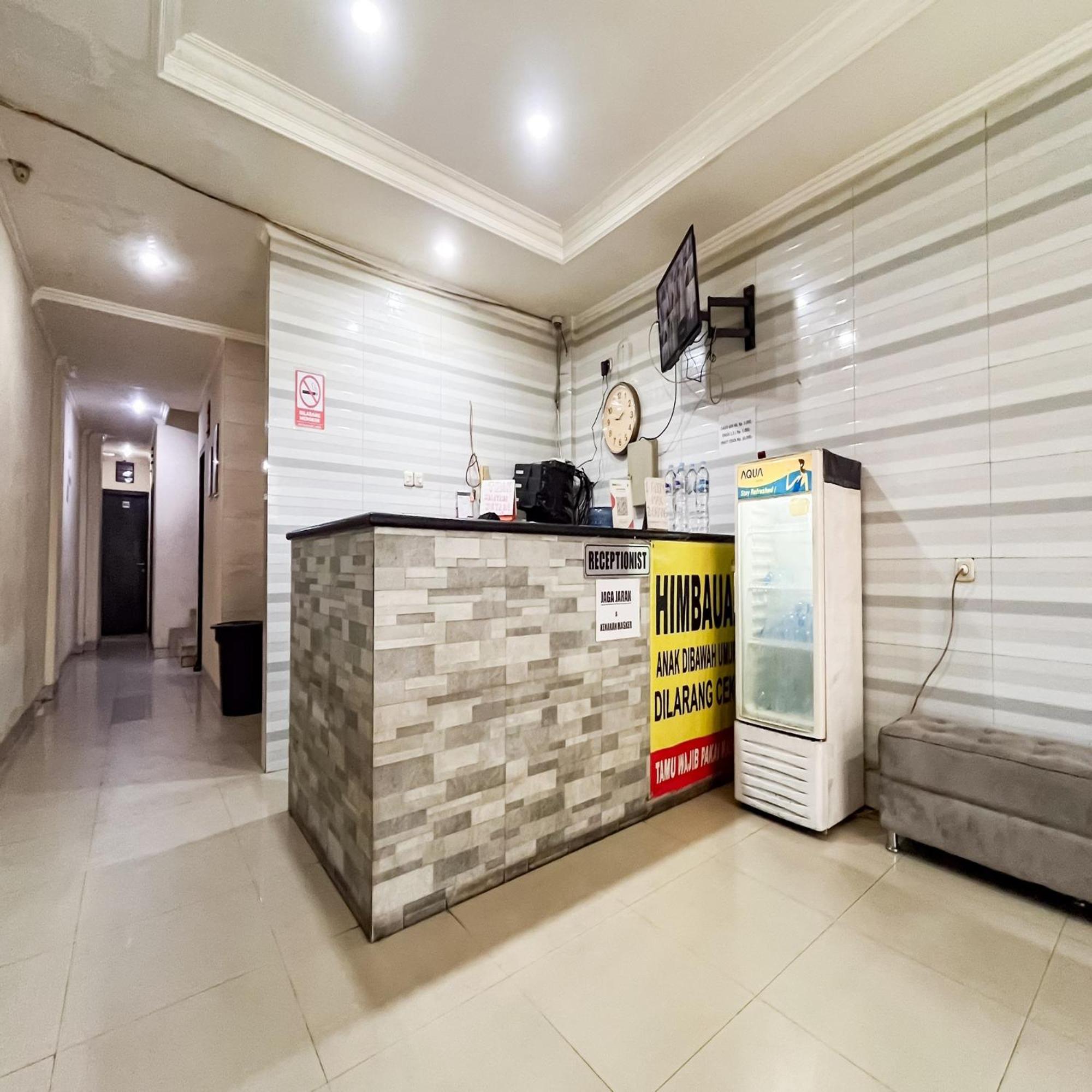 Arcadia Rooms Redpartner Giacarta Esterno foto